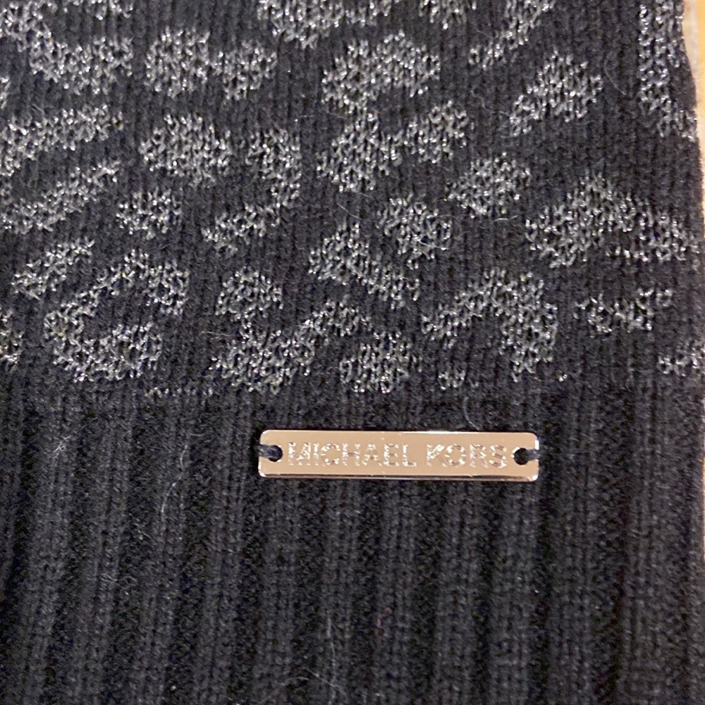 NWT MICHAEL KORS WOMEN’S REVERSIBLE METALLIC LEOPARD BEANIE - Picture 2 of 7